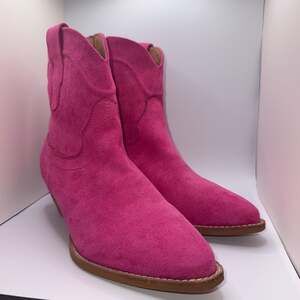 Beast Fashion Pink Faux Suede Western Ankle Boots Size 6.5